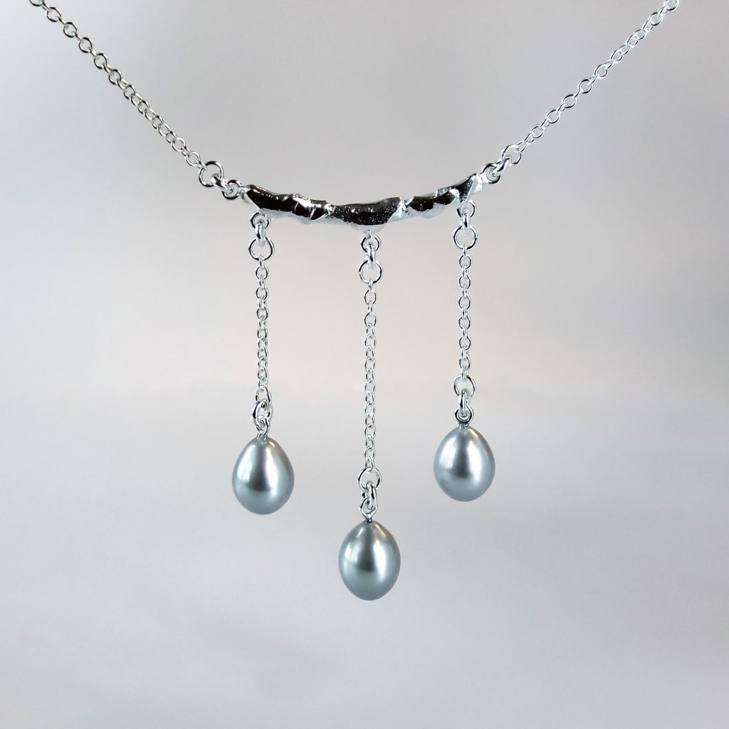 How to Layer Necklaces Without Overthinking It