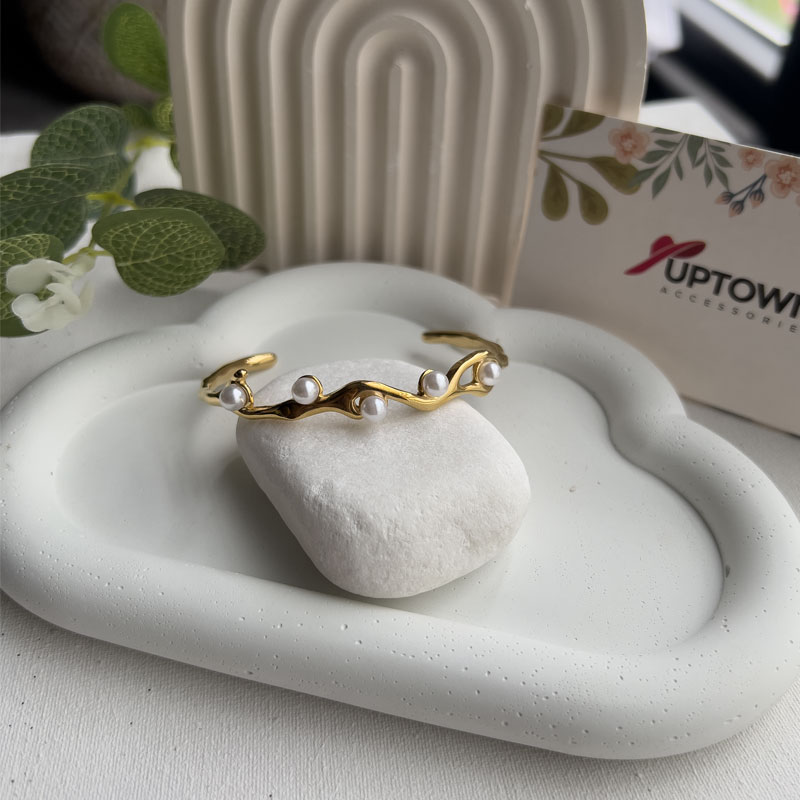 Golden Ripple Pearl Cuff