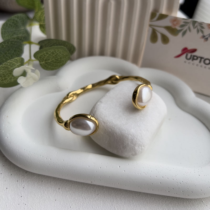 Sculpted Pearl Bangle